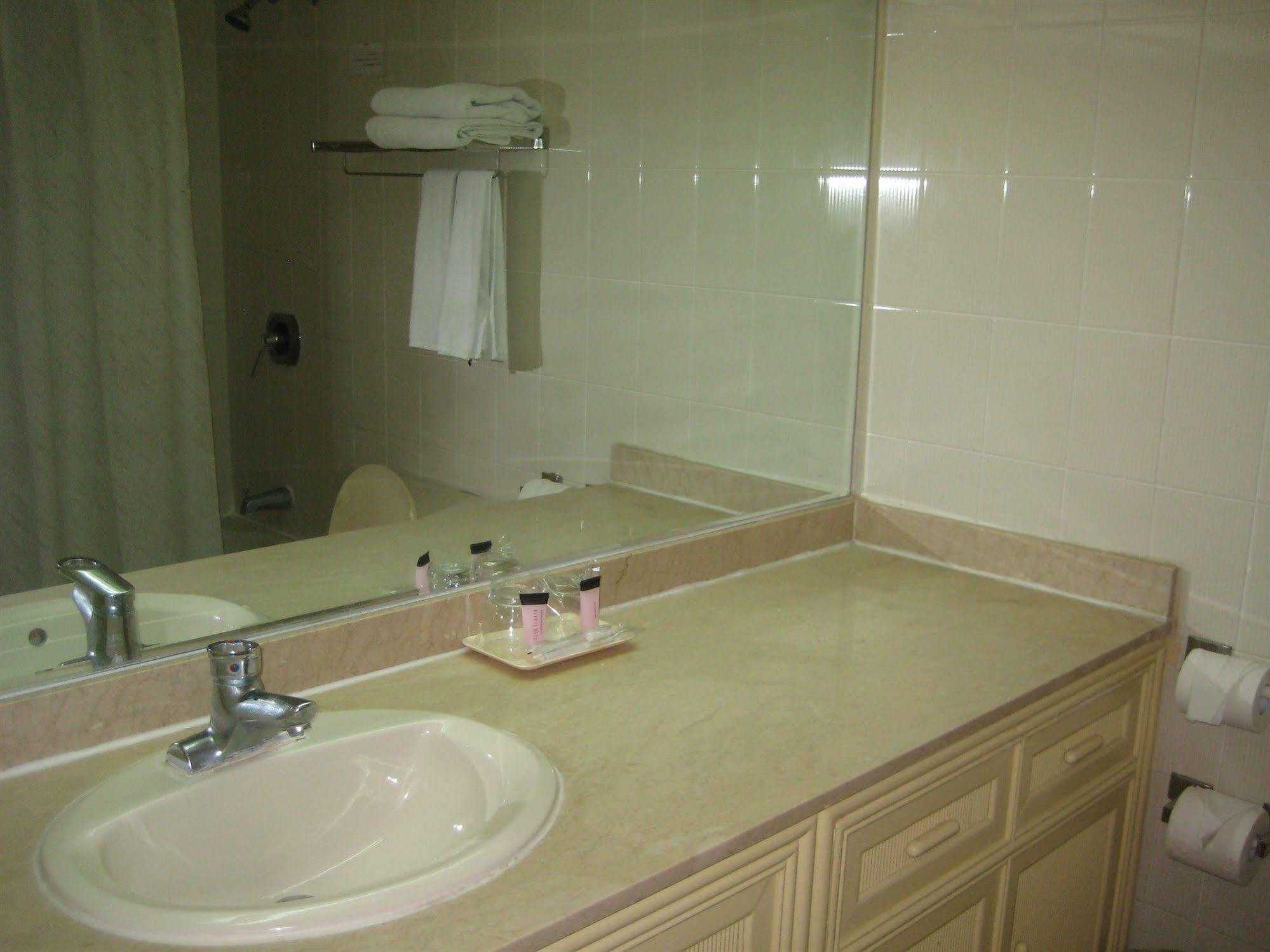 טמונינג Tumon Bay Capital Hotel מראה חיצוני תמונה